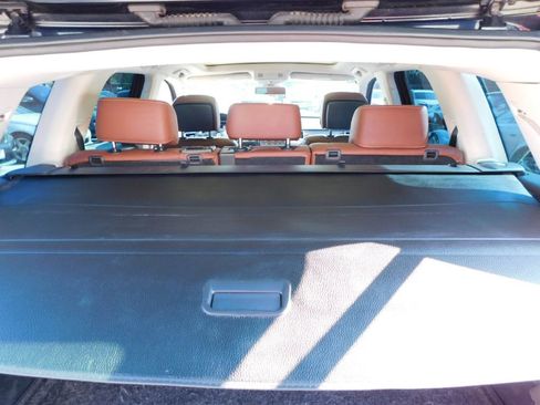 Used 2016 Volkswagen Touareg Sport image 17