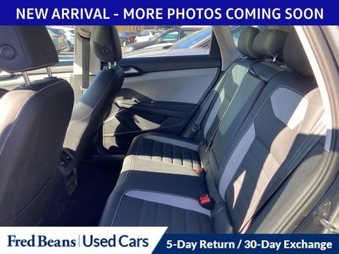 Certified 2022 Volkswagen Taos SEL w/ Panoramic Sunroof Package image 11