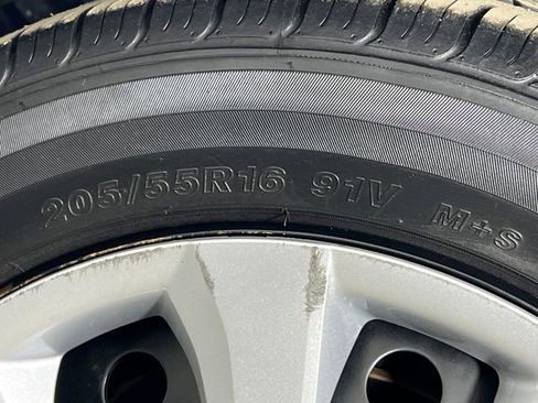 Used 2021 Toyota Corolla LE image 35