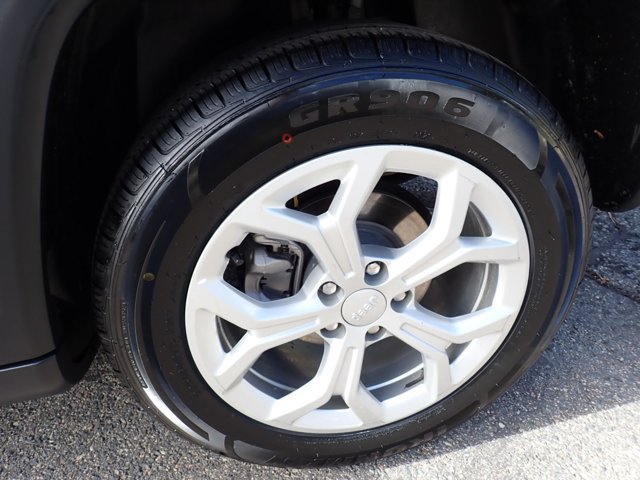 Used 2024 Jeep Compass Latitude AWD/4WD image 7