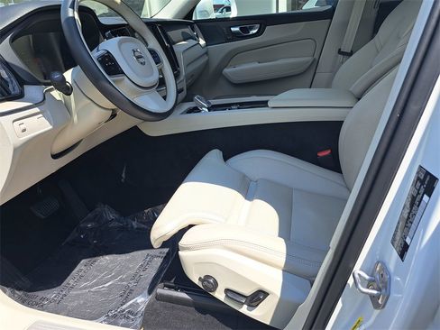 Used 2022 Volvo XC60 B6 Inscription w/ Advanced Package image 23