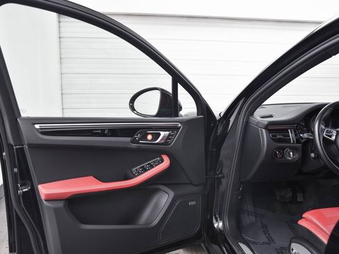 Used 2021 Porsche Macan S image 8