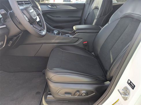 New 2025 Jeep Grand Cherokee Altitude RWD image 16