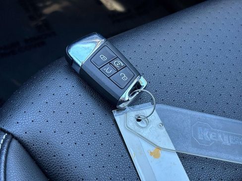 Used 2021 Volkswagen Atlas SE w/ Panoramic Sunroof Package image 31