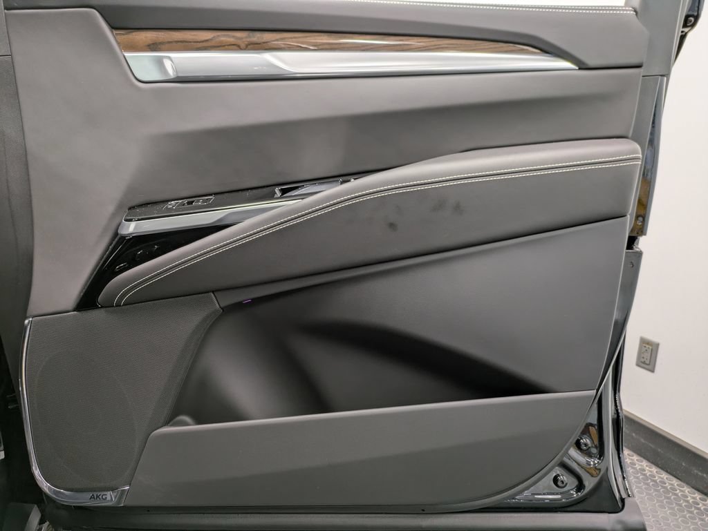 Used 2026 Cadillac Escalade Platinum Sport w/ LPO, Floor Liner Package AWD/4WD image 29