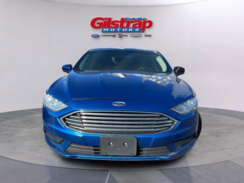 Used 2017 Ford Fusion SE FWD image 2