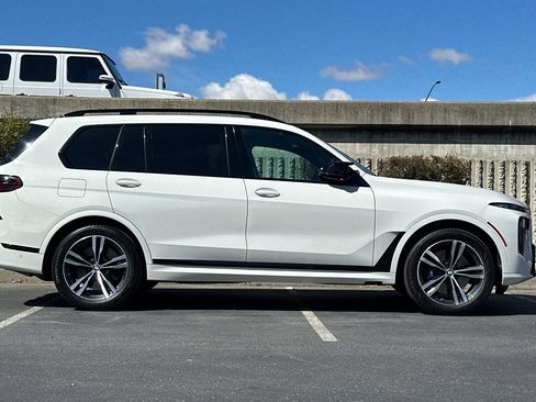 Used 2024 BMW X7 M60i AWD/4WD image 3