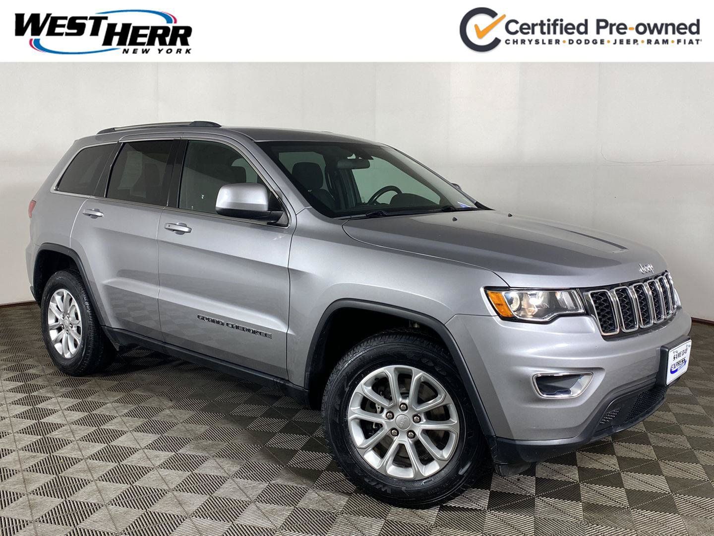 Used 2021 Jeep Grand Cherokee Laredo AWD/4WD image 1