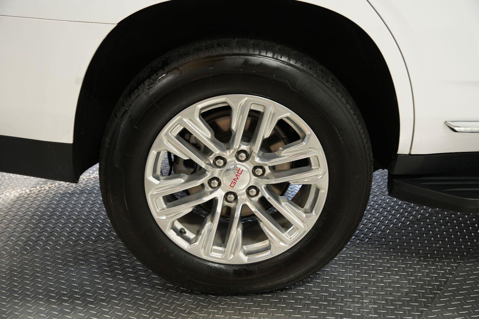 Certified 2024 GMC Yukon SLT AWD/4WD image 29