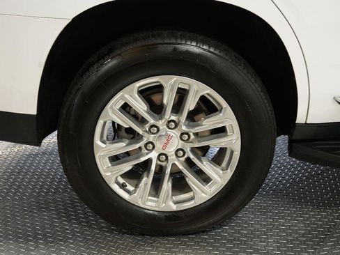 Certified 2024 GMC Yukon SLT AWD/4WD image 29