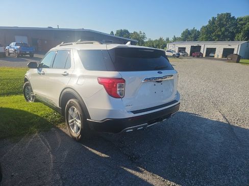 Used 2024 Ford Explorer XLT w/ Equipment Group 202A AWD/4WD image 5
