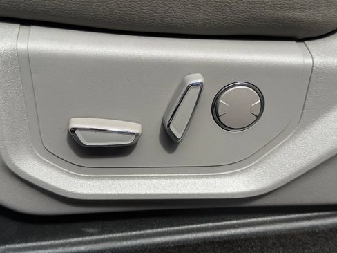 Used 2018 Ford F150 Lariat w/ Equipment Group 502A Luxury AWD/4WD image 22