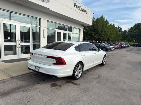 Used 2018 Volvo S90 T5 Momentum w/ Convenience Package FWD image 3