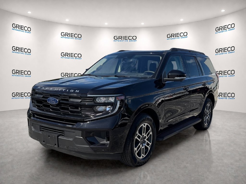 Used 2025 Ford Expedition Active RWD image 3