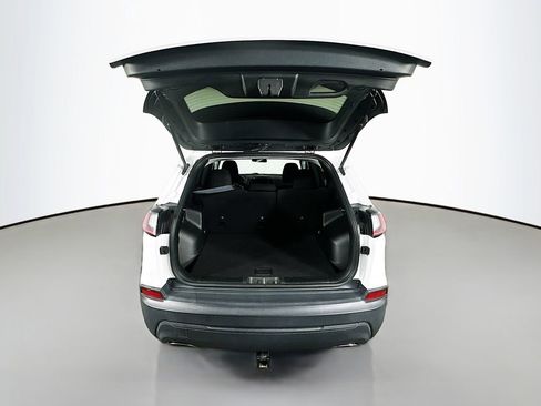 Used 2019 Jeep Cherokee Latitude w/ Cold Weather Group image 30