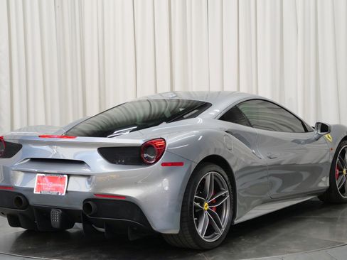 Used 2018 Ferrari 488 GTB image 9
