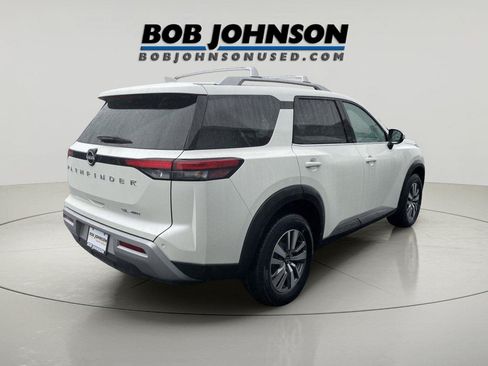 Used 2023 Nissan Pathfinder SL AWD/4WD image 3