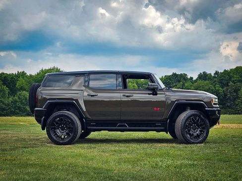 Used 2025 GMC Hummer EV 2X w/ LPO, Illumination Package AWD/4WD image 2