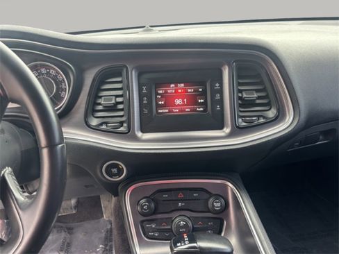 Used 2016 Dodge Challenger SXT image 14