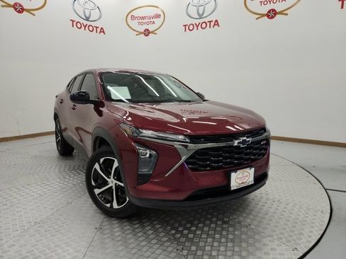 Used 2024 Chevrolet Trax RS w/ Driver Confidence Package FWD image 1