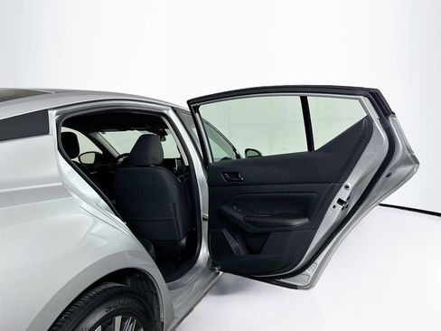 Used 2024 Nissan Altima 2.5 SV image 28