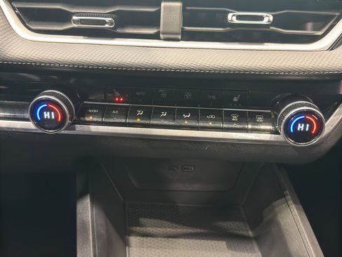 Used 2025 Chevrolet Equinox LT w/ Convenience Package II image 30