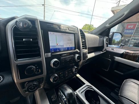 Used 2019 Ford F150 Lariat w/ Equipment Group 502A Luxury image 16
