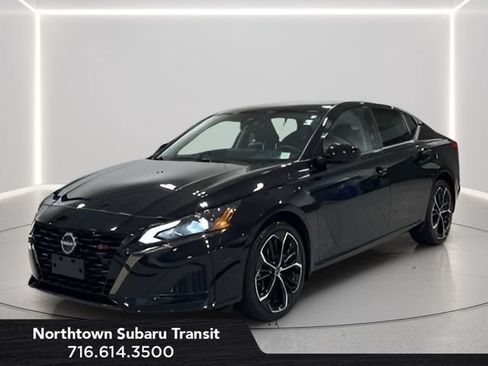Used 2023 Nissan Altima 2.5 SR w/ SR Premium Package AWD/4WD image 1