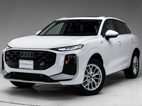 New 2026 Audi Q3 quattro 2.0T AWD/4WD image 1