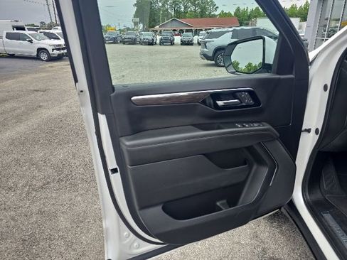 Used 2025 Chevrolet Suburban Z71 AWD/4WD image 11