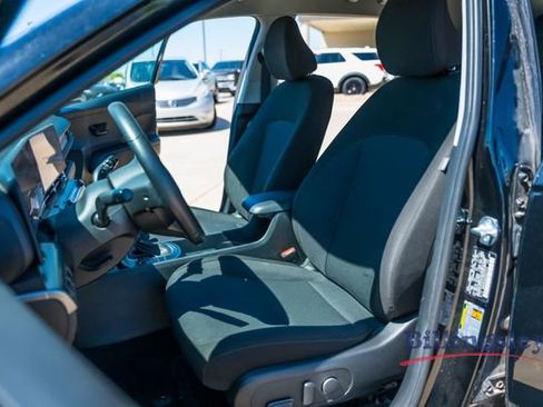 Used 2025 Hyundai Kona SEL FWD image 10