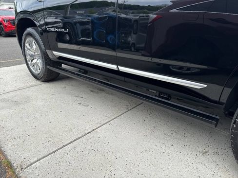 Used 2026 GMC Yukon Denali w/ Sun & Power Step Package AWD/4WD image 35