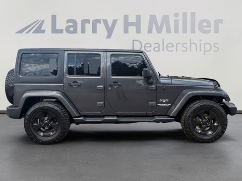 Used 2016 Jeep Wrangler Unlimited Sahara AWD/4WD image 6