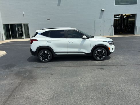 Used 2024 Kia Seltos SX w/ SX Sunroof Package AWD/4WD image 7