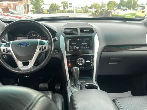 Used 2014 Ford Explorer Limited w/ Equipment Group 301A AWD/4WD image 17