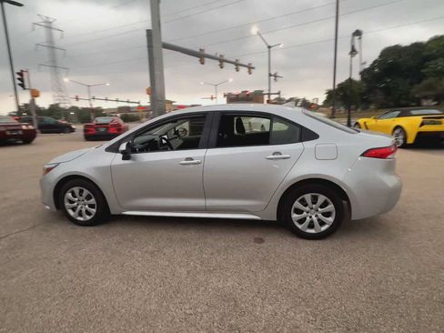 Used 2024 Toyota Corolla LE FWD image 5