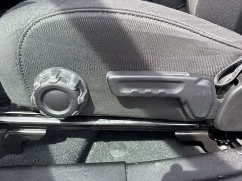 Used 2022 Jeep Wrangler Willys image 13