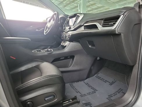 Used 2024 GMC Terrain SLT image 22