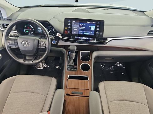 Used 2024 Toyota Sienna LE FWD image 22