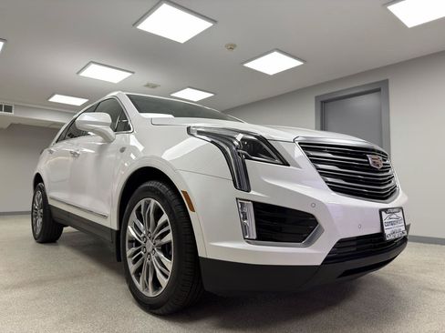 Used 2017 Cadillac XT5 Premium Luxury AWD/4WD image 4