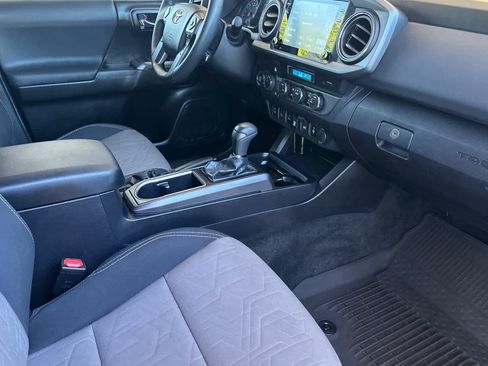 Used 2021 Toyota Tacoma TRD Off-Road w/ Technology Package AWD/4WD image 16