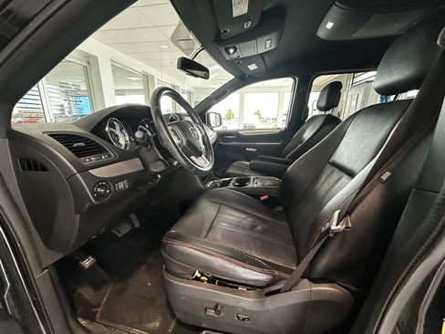 Used 2017 Dodge Grand Caravan GT FWD image 2