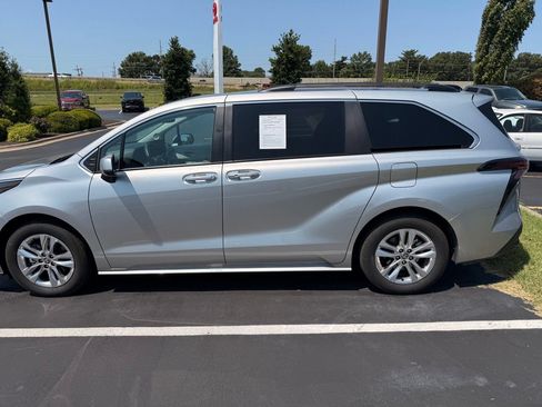 Certified 2025 Toyota Sienna XLE w/ XLE Plus Package AWD/4WD image 8