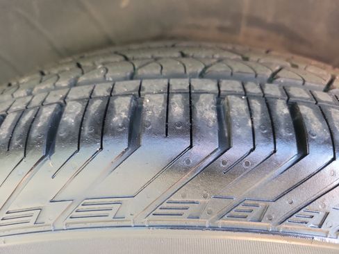 Used 2023 Kia Carnival LX image 30