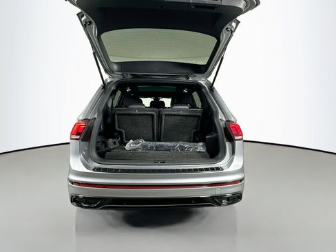 Certified 2023 Volkswagen Tiguan SE R-Line image 24