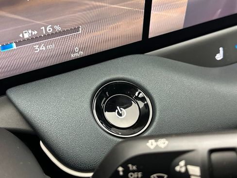 New 2026 Nissan Leaf Platinum+ image 22