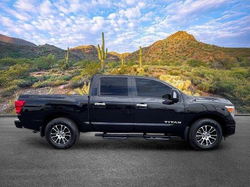 Used 2021 Nissan Titan SV w/ SV Convenience Package AWD/4WD image 3