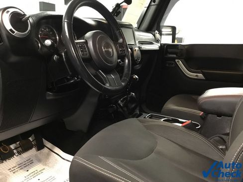 Used 2015 Jeep Wrangler Sahara w/ Connectivity Group AWD/4WD image 25