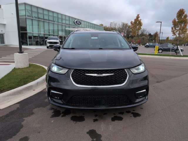 Used 2021 Chrysler Pacifica Touring-L AWD/4WD image 8