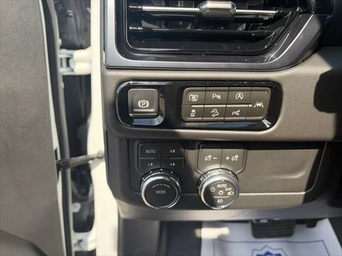 New 2026 GMC Yukon XL AT4 w/ AT4 Premium Package AWD/4WD image 19